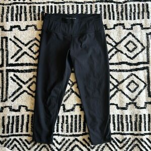 Victoria’s Secret Knockout Capri Leggings Size M
